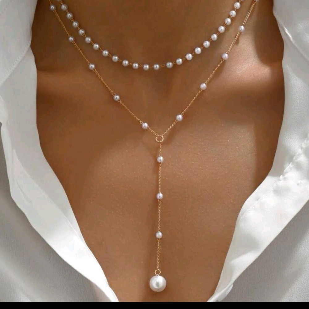 BRAND NEW ** Elegant Gold and White Layered Pearl Necklace